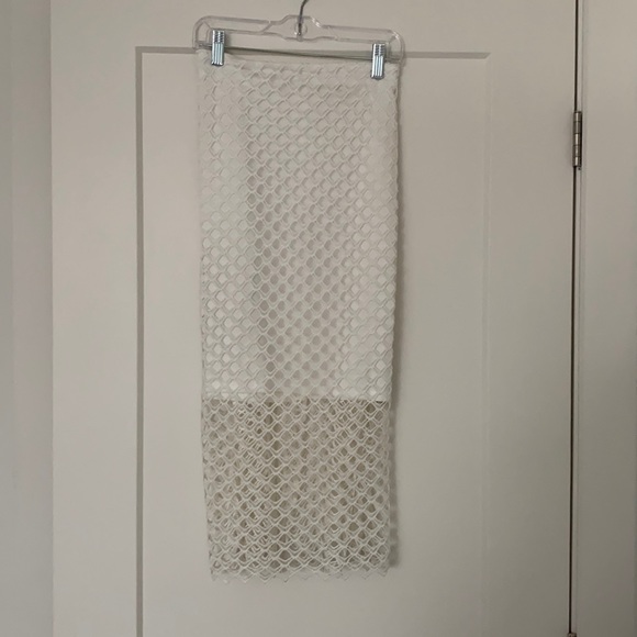 White midi skirt with crochet like detail - Picture 4 of 4